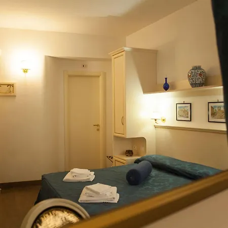 Pantheon Bed & Breakfast 4*