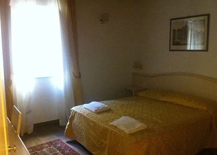 Pantheon Bed & Breakfast 3*